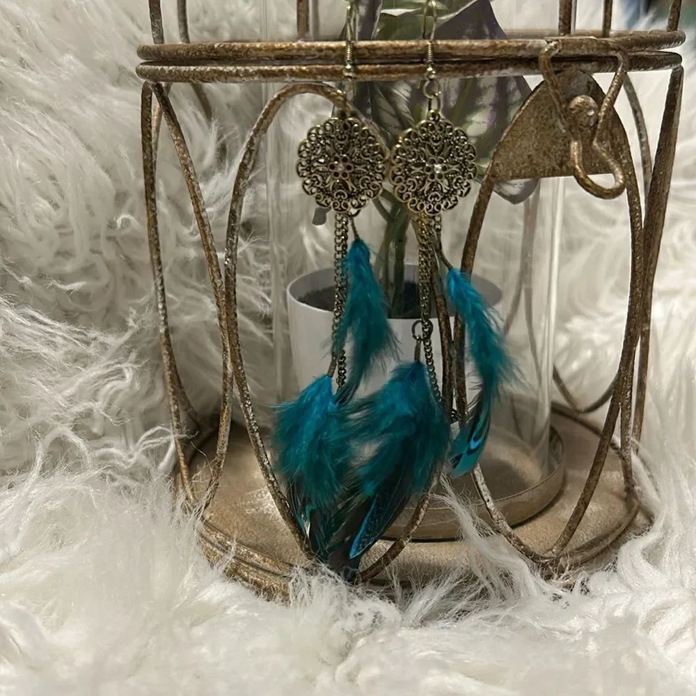 3/30$ Feathered earrings